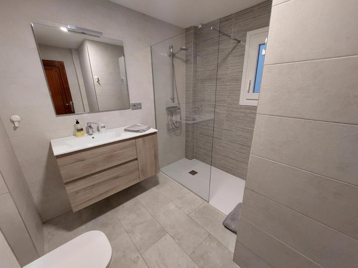 Piso Sencillo Y Acogedor Con Parking Gratuito Appartement Baranain Buitenkant foto