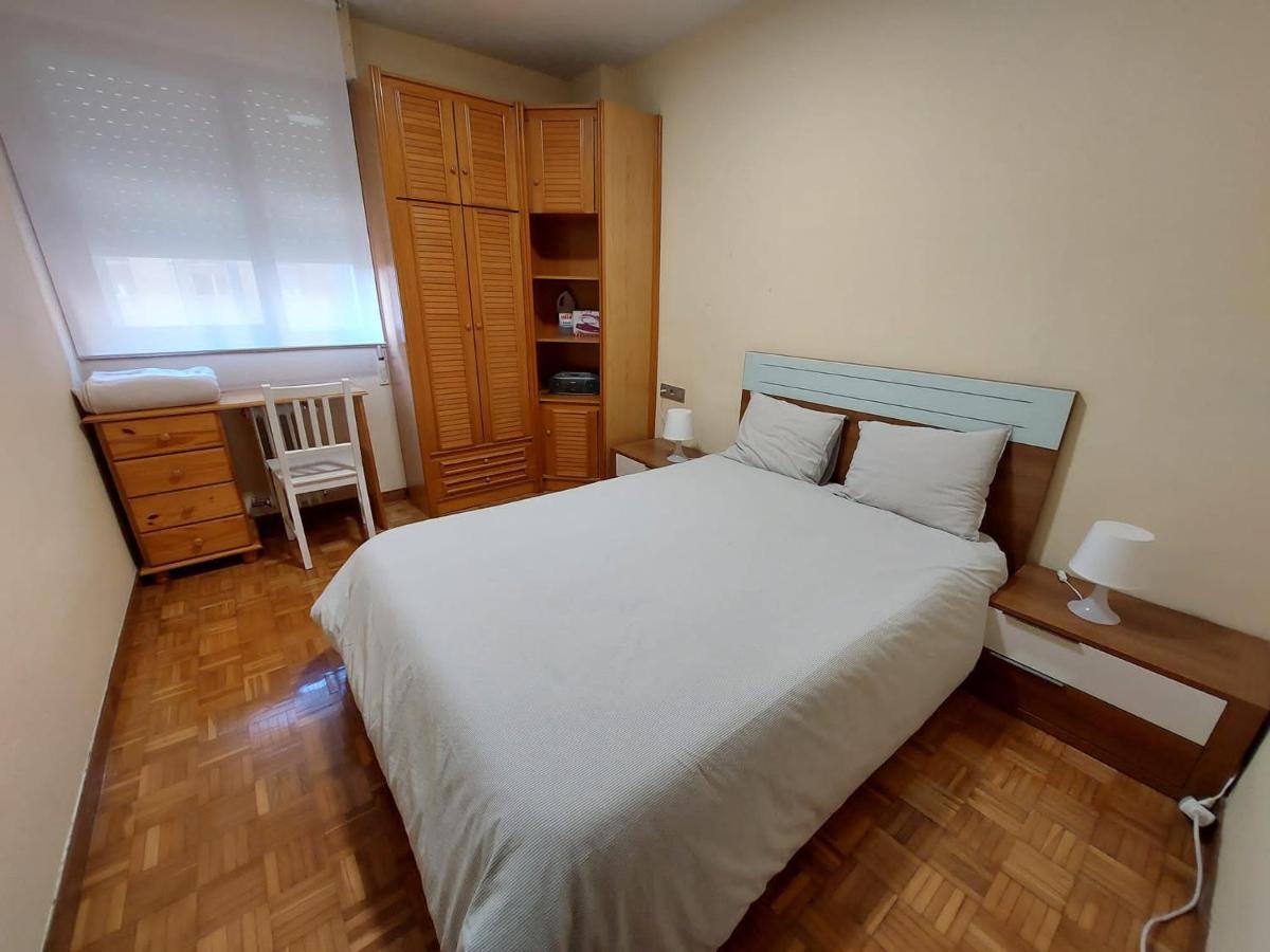 Piso Sencillo Y Acogedor Con Parking Gratuito Appartement Baranain Buitenkant foto