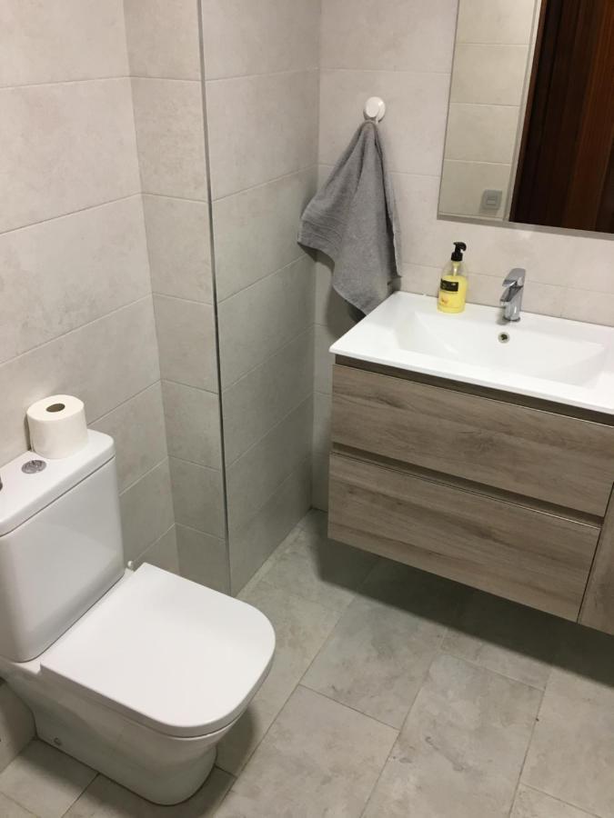 Piso Sencillo Y Acogedor Con Parking Gratuito Appartement Baranain Buitenkant foto