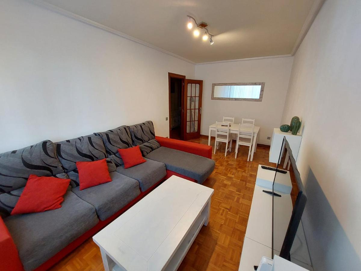 Piso Sencillo Y Acogedor Con Parking Gratuito Appartement Baranain Buitenkant foto